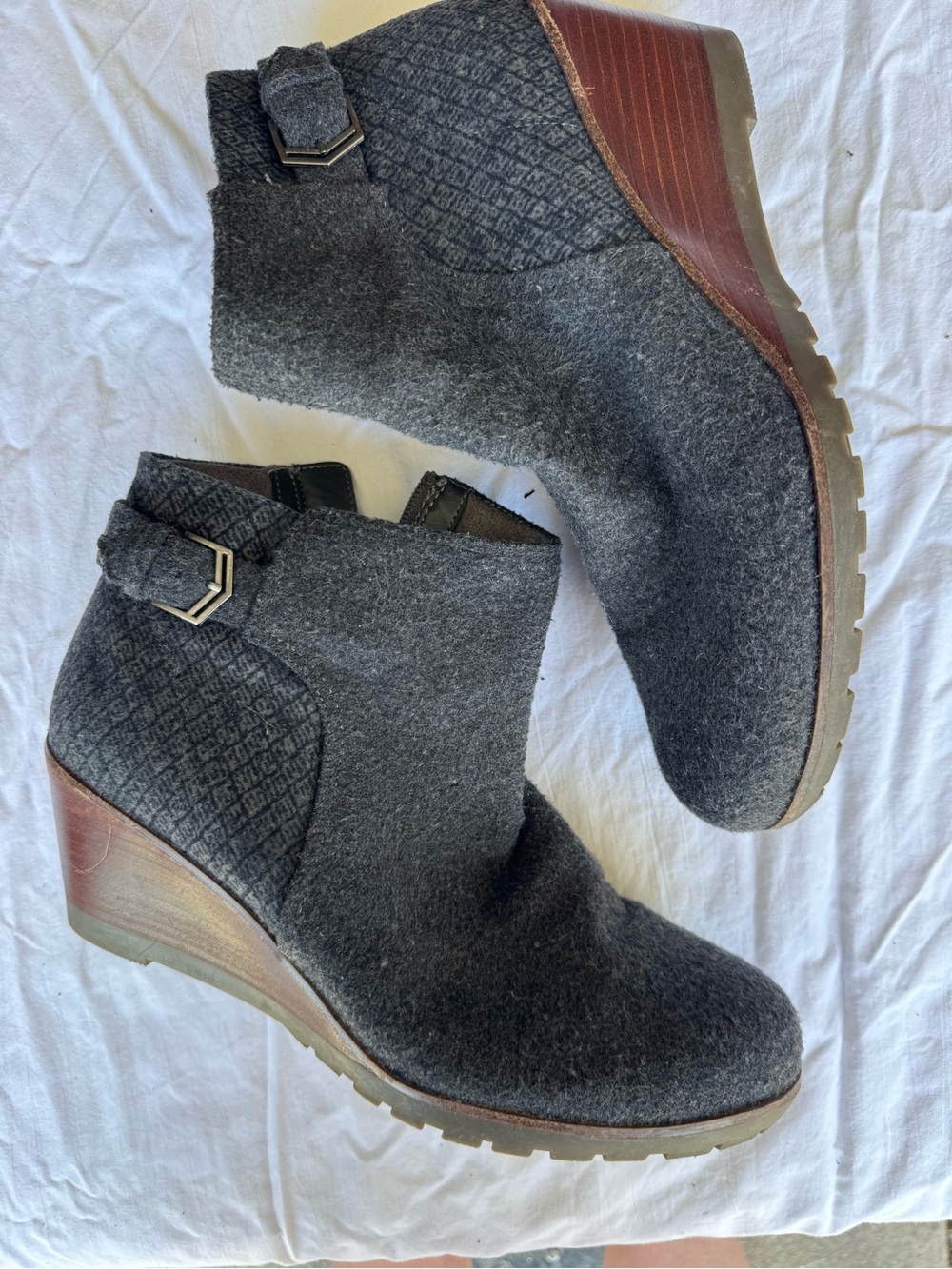 Dr scholls Wedge Ankle Boot - Gray Felt with Brown heel - Picture 2 of 7